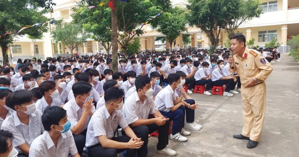 Trước thực tế tai nạn giao th&ocirc;ng (TNGT) trong lứa tuổi học sinh diễn biến phức tạp, việc Thủ tướng Ch&iacute;nh phủ ban h&agrave;nh một chỉ thị ri&ecirc;ng về vấn đề n&agrave;y c&oacute; &yacute; nghĩa rất lớn.