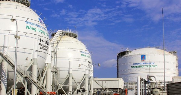 &ldquo;Nếu cơ quan n&agrave;o cản trở việc chuyển đổi dự &aacute;n điện than sang điện kh&iacute; l&agrave; đi ngược lại c&ocirc;ng cuộc bảo vệ m&ocirc;i trường&rdquo;, chuy&ecirc;n gia b&igrave;nh luận.