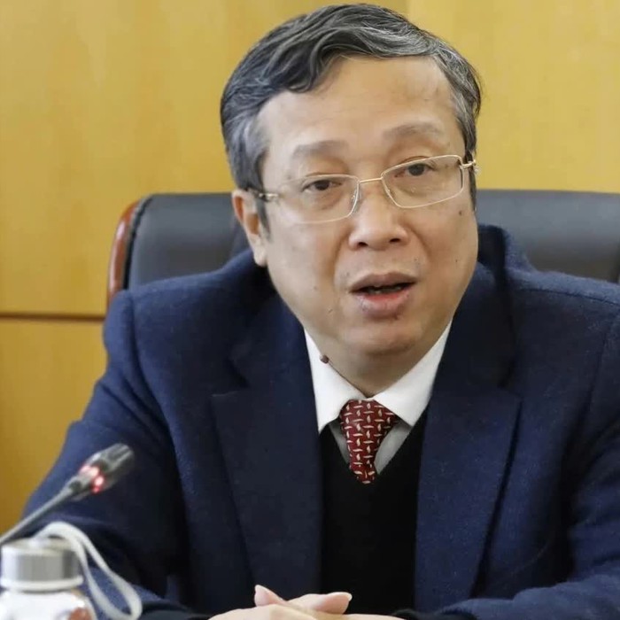 Khởi tố Thứ trưởng Bộ Nông nghiệp và Môi trường Hoàng Trung với cáo buộc nhận hối lộ