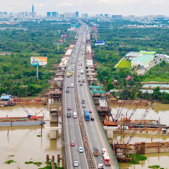 Dự án mở rộng cao tốc TP.HCM - Long Thành vẫn đối diện khó khăn về vật liệu, nhân lực