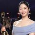 Nàng thơ xứ Hàn Kim Go Eun bật khóc khi chiến thắng tại Giải thưởng Truyền hình Rồng Xanh