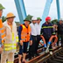 Quảng trị: Nỗ lực giải cứu 3 sà lan mắc kẹt ở cầu đường sắt và cầu đường bộ Mỹ Chánh
