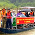 Bộ Công an tặng phà cho người dân Nghệ An sau khi cầu Trung Thắng bị lũ cuốn trôi