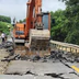 Nghệ An: Nước lũ dâng cao khiến mặt đường trên cầu khe Đá Hàn bị bong tróc, nứt vỡ