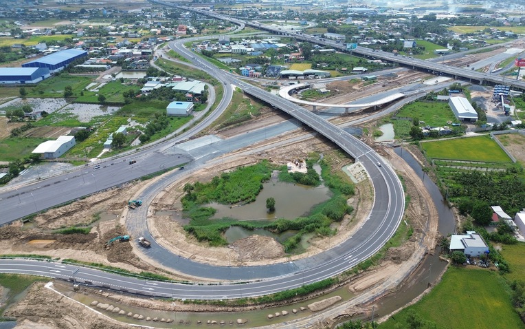 Toàn cảnh nút giao kết nối 3 cao tốc ở cửa ngõ phía Tây TP.HCM