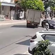 Lao như tên bắn, xe tải chao đảo suýt lật khi tránh ô tô sang đường