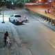 Xe bán tải đi ngược chiều, gặp CSGT rồi luồn lách bỏ chạy