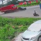 Tạt đầu ô tô con, người đi xe máy ngã xuống đường bị xe tải cán ở Phú Thọ