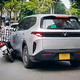 Thiếu quan sát, xe máy tông thẳng ô tô đang nhập làn