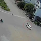 Ô tô phóng bạt mạng qua giao lộ, đâm bay người đi xe máy