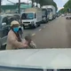 Bất ngờ cắt ngang dòng xe chờ đèn đỏ, người phụ nữ đi xe máy chở trẻ nhỏ bị tông trúng