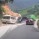 Xe khách vượt ẩu, tông ô tô ngược chiều rồi lao vào vách núi