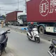 Tai nạn giao thông 26/8: Nhảy khỏi xe máy, người đàn ông bị xe đầu kéo cán tử vong