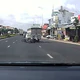 Xe tải chuyển làn ẩu, hất ngã hai người đi xe máy